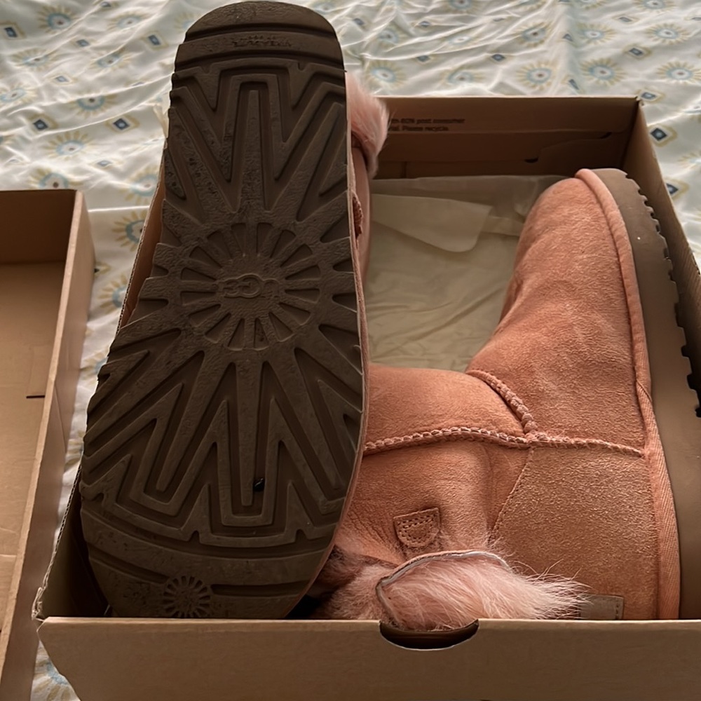 Pink UGG mini with bow - Picture 3 of 9